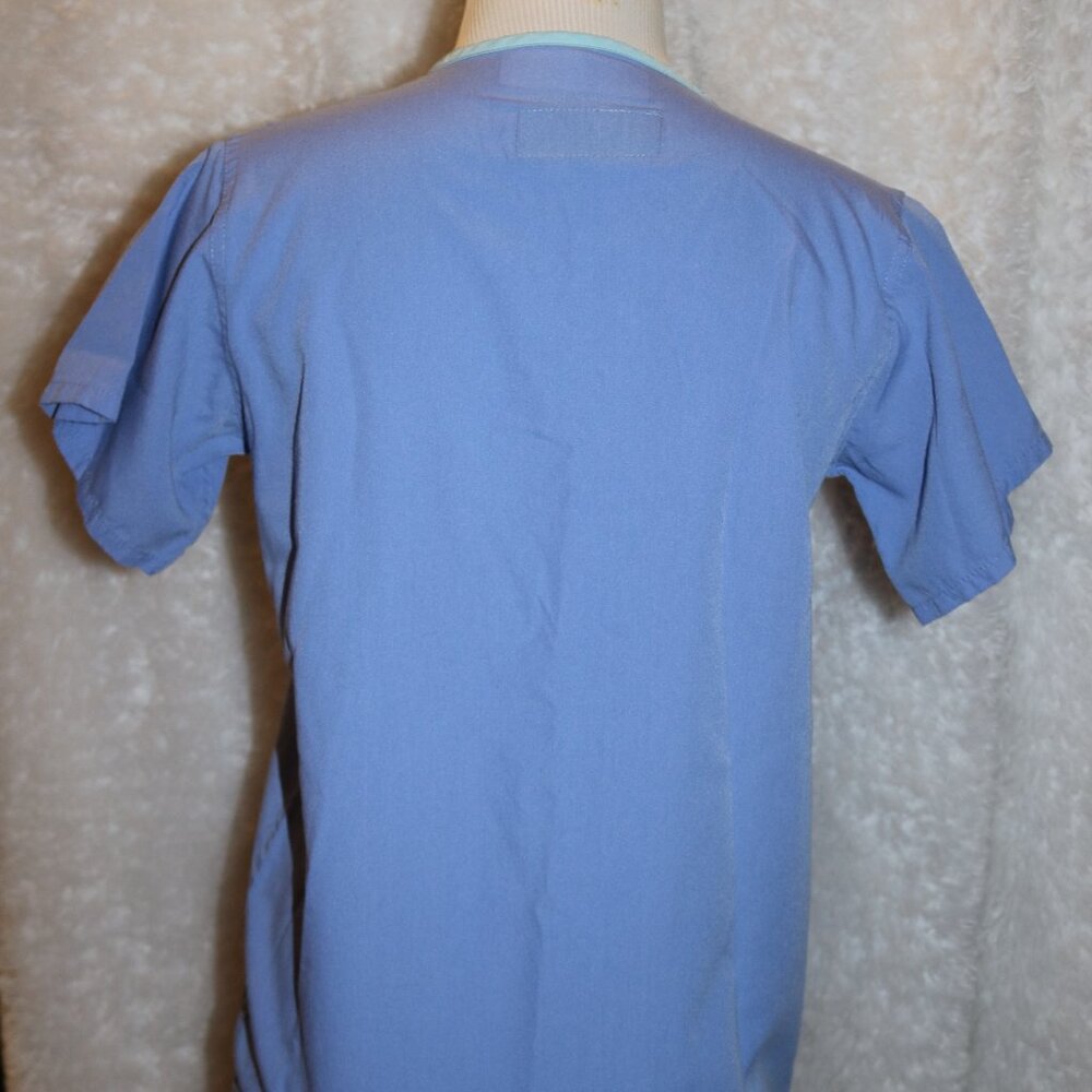 Aramark medical blue scrub top Ladies XS inner & outer pockets - Picture 3 of 7